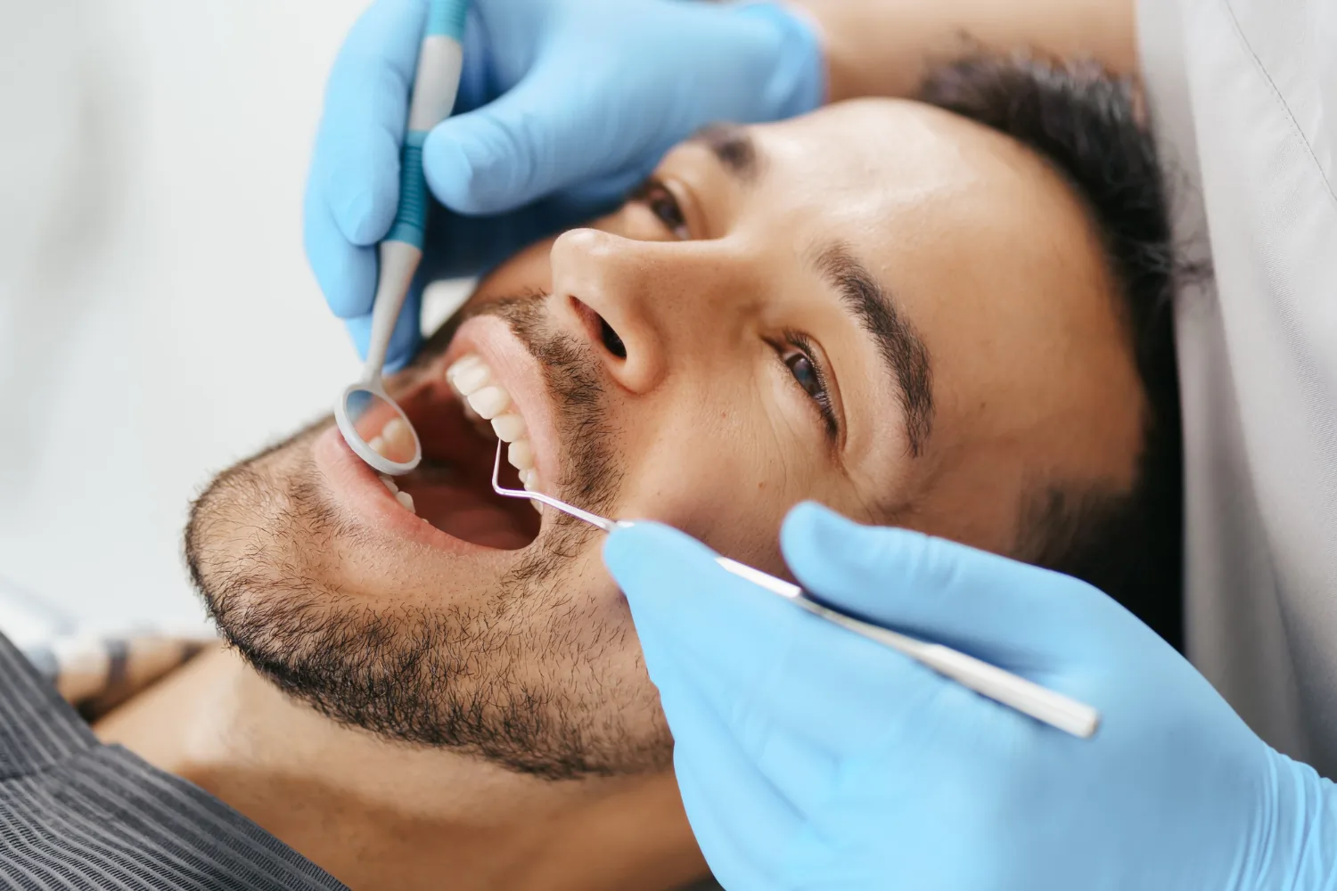 untersuchung-dr-sebastian-fotescu-zahnarztpraxis-dresden-webp